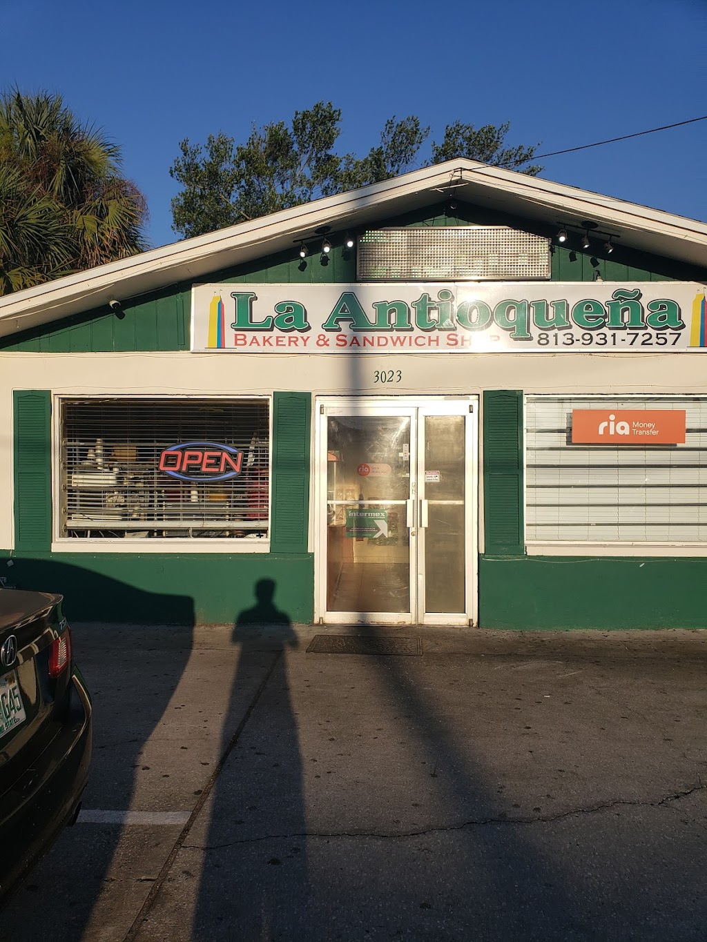 La Antioqueña | bakery | 3023 W Waters Ave, Tampa, FL 33614, USA | 8139317257 OR +1 813-931-7257