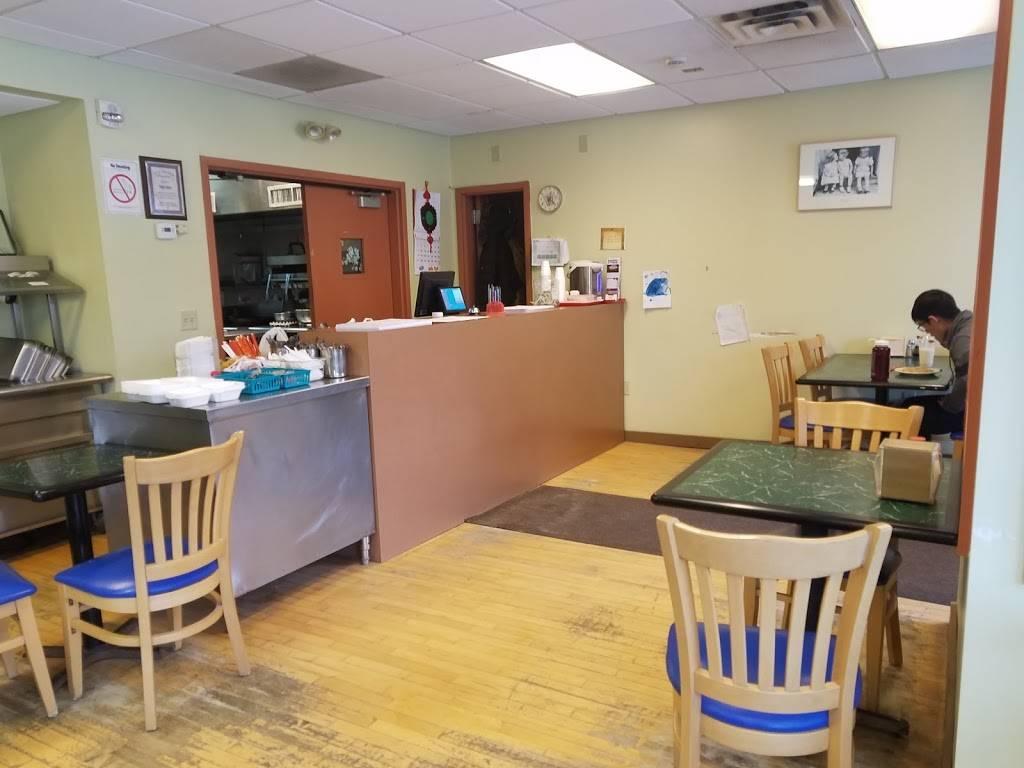 Main Moon | restaurant | 24 Utica St, Hamilton, NY 13346, USA | 3158241830 OR +1 315-824-1830