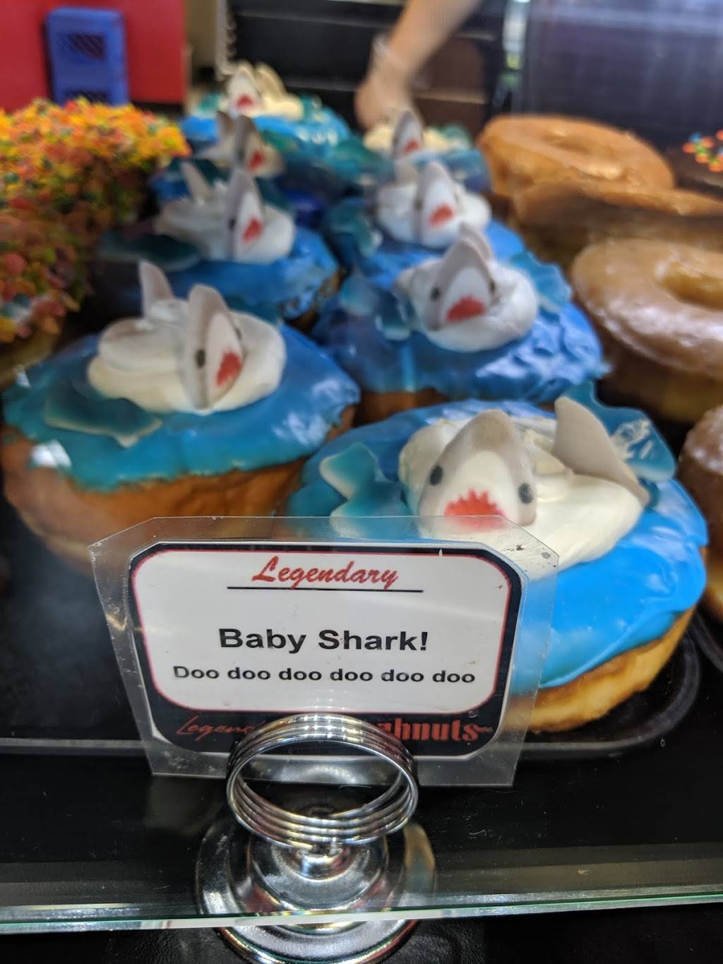 Legendary Doughnuts | restaurant | 1640 NW Gilman Blvd #3, Issaquah, WA 98027, USA | 4256518070 OR +1 425-651-8070