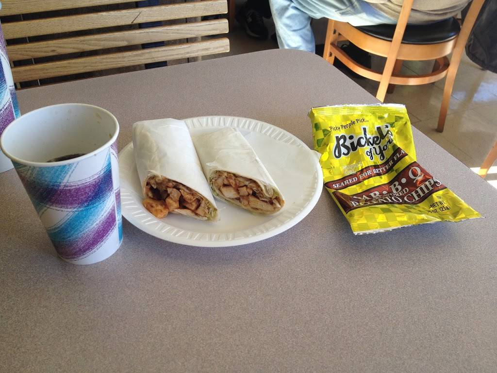 Lees Hoagie House Southampton | restaurant | 26 2nd St Pike, Southampton, PA 18966, USA | 2153222500 OR +1 215-322-2500