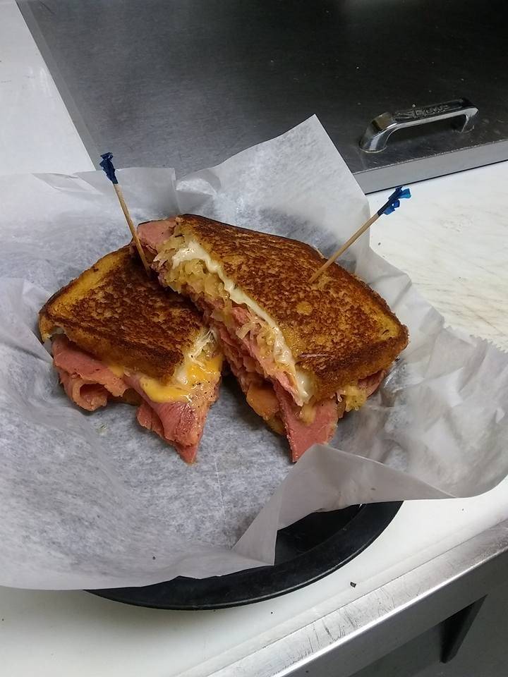 The Clubhouse Bar and Grill | restaurant | 9163 Wicker Ave, St John, IN 46373, USA | 2193655509 OR +1 219-365-5509