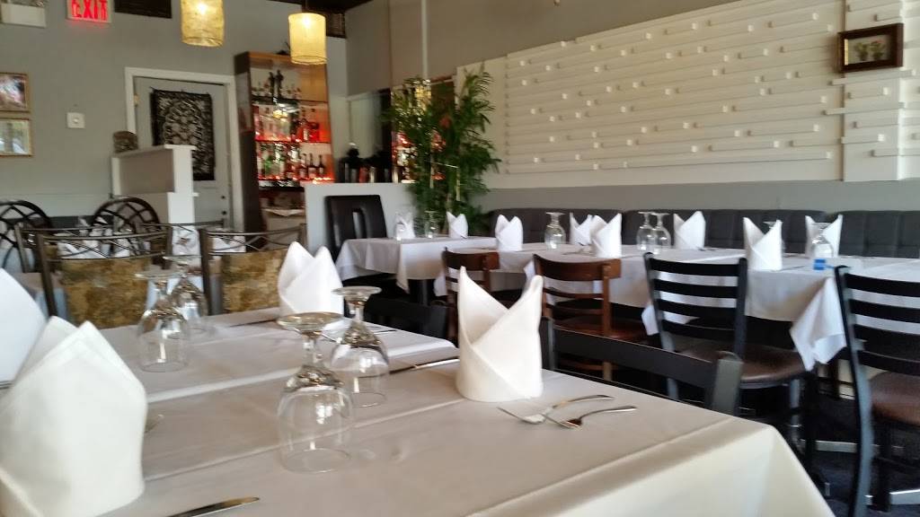 Mango Rain | restaurant | 1714 Lakeshore Rd W, Mississauga, ON L5J 1J5, Canada | 9059191374 OR +1 905-919-1374