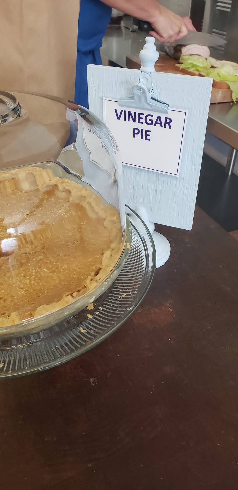 Big W Barbecue | restaurant | 600 S Madison St, Whiteville, NC 28472, USA | 9102076316 OR +1 910-207-6316