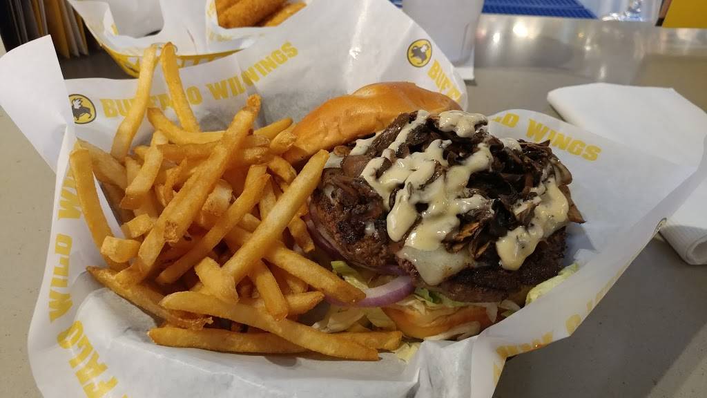 Buffalo Wild Wings | meal takeaway | 10315 Silverdale Way NW, Silverdale, WA 98383, USA | 3606985397 OR +1 360-698-5397