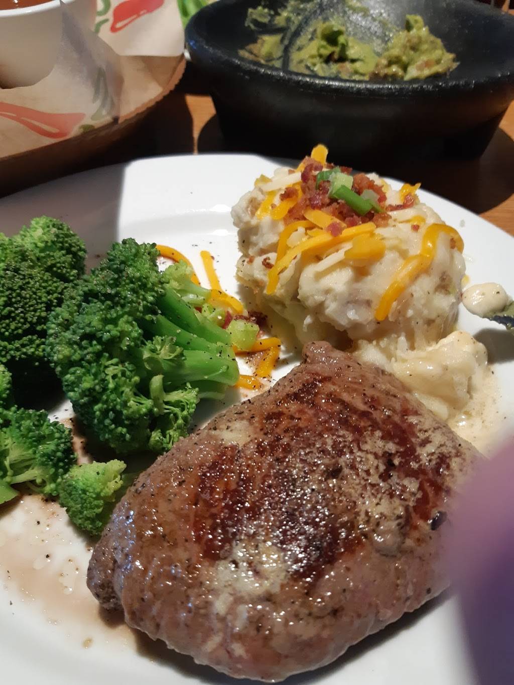 Chilis Grill & Bar | restaurant | 2440 Piedmont Rd NE, Atlanta, GA 30324, USA | 4048487979 OR +1 404-848-7979