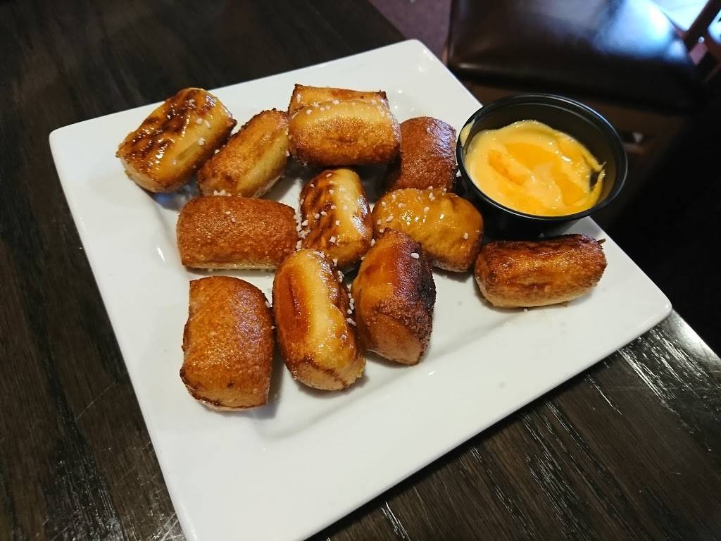 Red Robin Gourmet Burgers and Brews | restaurant | 6331 Seven Corners Center, Falls Church, VA 22044, USA | 7035311390 OR +1 703-531-1390