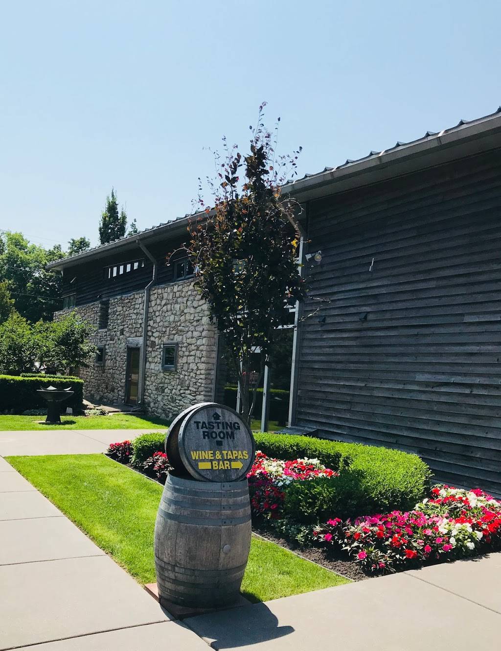 Stones Throw Winery | restaurant | 3382 County Rd E, Baileys Harbor, WI 54202, USA | 9208399660 OR +1 920-839-9660