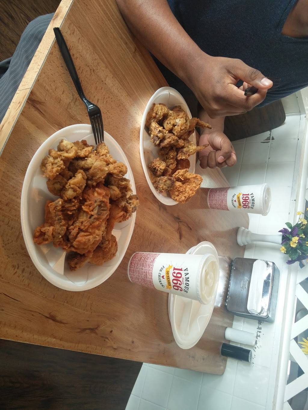 Lees Famous Recipe Chicken | restaurant | 674 N Main St, Jamestown, KY 42629, USA | 2703434800 OR +1 270-343-4800