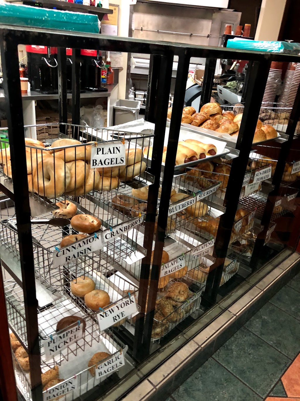 Main St Bagels | bakery | 17300 Monterey Hwy #100, Morgan Hill, CA 95037, USA | 4087768886 OR +1 408-776-8886