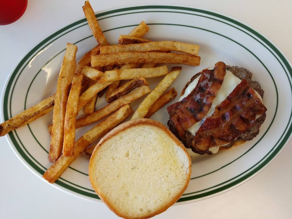 Marilyns Cocoa Beach Diner | restaurant | 260 N Orlando Ave, Cocoa Beach, FL 32931, USA | 3216135581 OR +1 321-613-5581