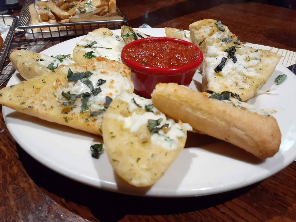 Old Chicago | restaurant | 300 North Mead St #100, Wichita, KS 67205, USA | 3162642057 OR +1 316-264-2057