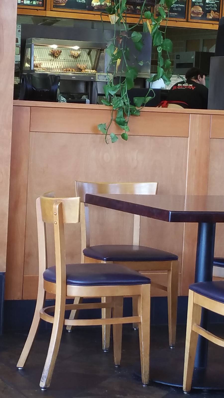 Arbys | restaurant | 320 Randall Rd, Lake in the Hills, IL 60156, USA | 8474581798 OR +1 847-458-1798