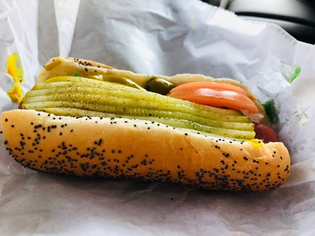 Downtown Dogs | meal takeaway | 804 N Rush St, Chicago, IL 60611, USA | 3129515141 OR +1 312-951-5141