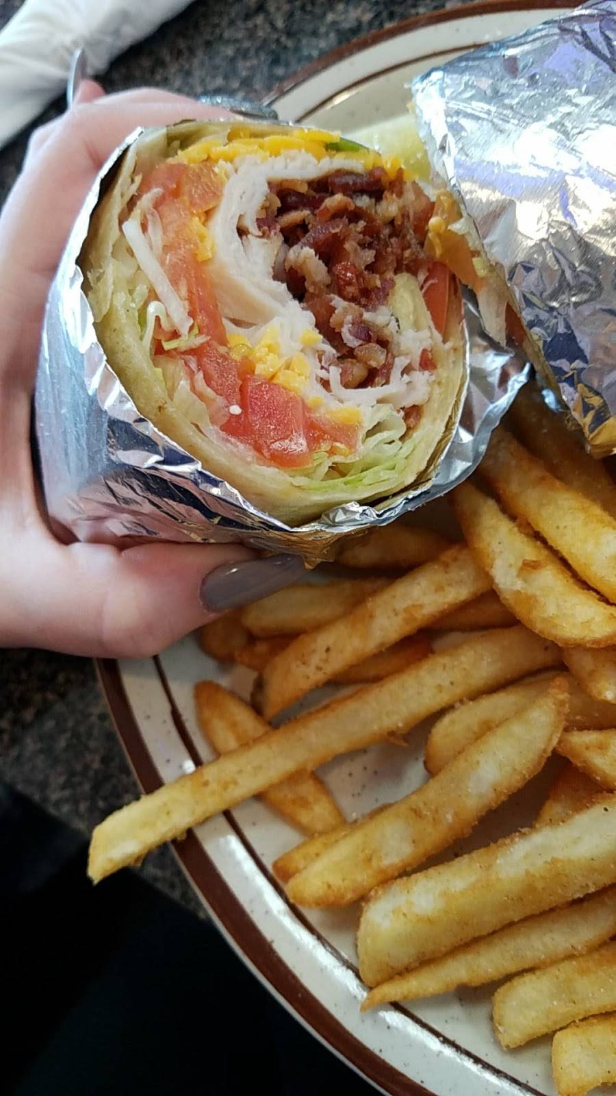 Livonia breakfast club | restaurant | 17162 Farmington Rd, Livonia, MI 48152, USA | 7344694103 OR +1 734-469-4103