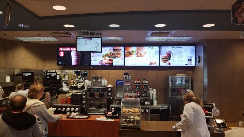 McDonalds | cafe | 1880 S National Rd, Columbus, IN 47201, USA | 8123794969 OR +1 812-379-4969