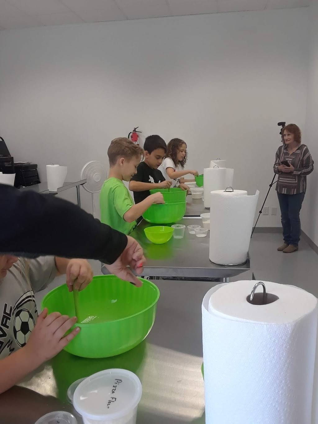 The kitty store & bakery | bakery | 1332 w23rd st, Independence, MO 64050, USA | 8167854189 OR +1 816-785-4189