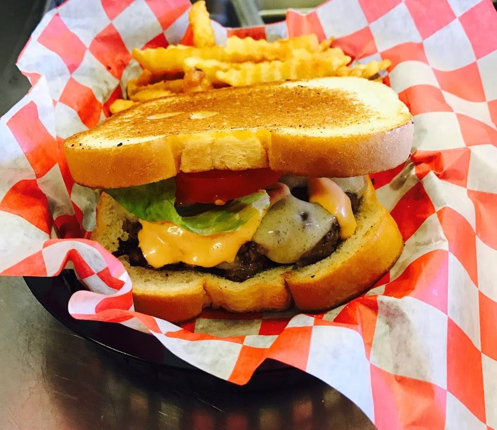 Kennys Flippin Burgers | restaurant | 238 E Yoakum Ave, Chaffee, MO 63740, USA | 5733189400 OR +1 573-318-9400