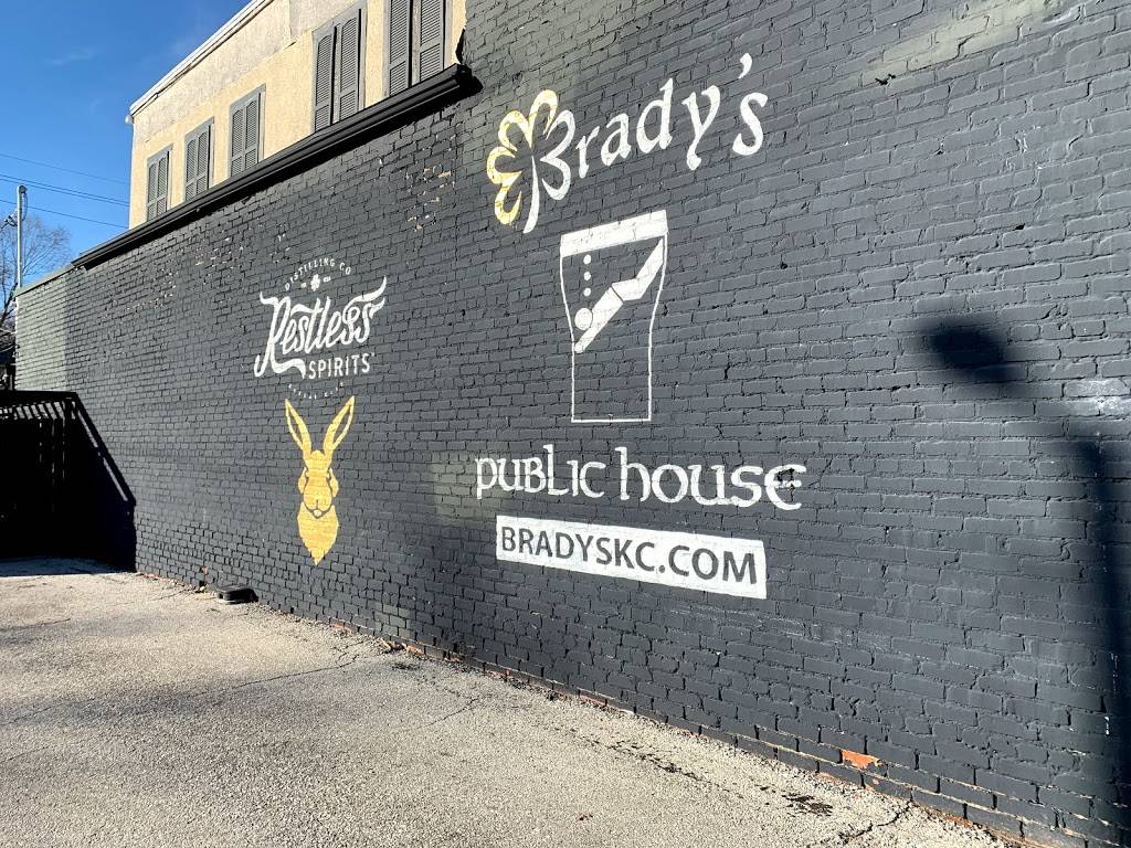 Bradys Public House | restaurant | 5424 Troost Ave, Kansas City, MO 64110, USA | 8164379400 OR +1 816-437-9400