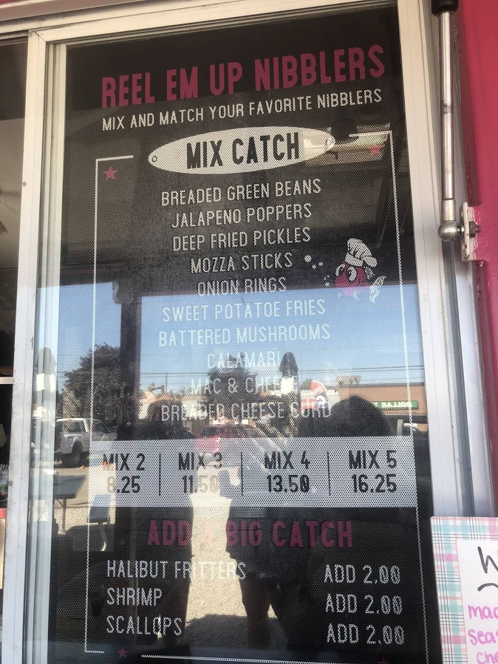 Reel Em In Fish And Chips | restaurant | 306 Yonge St, Barrie, ON L4N 4C8, Canada | 7053211423 OR +1 705-321-1423