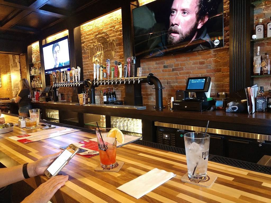 Peddlers Pizza Pub | restaurant | 5 Lincolnway, Valparaiso, IN 46383, USA | 2194774992 OR +1 219-477-4992