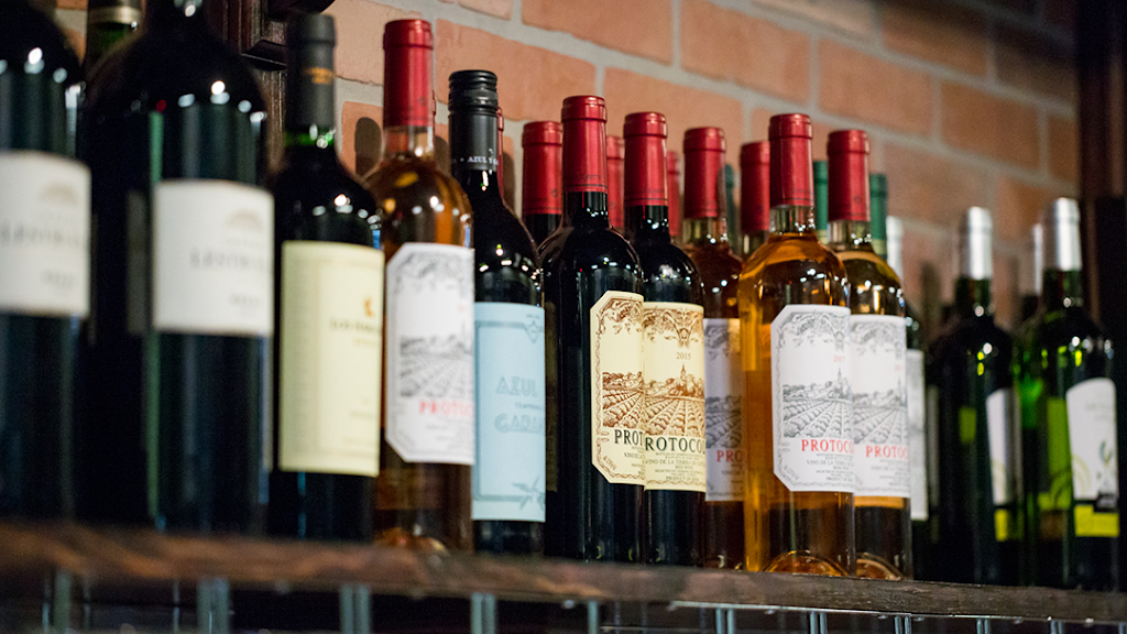 Vacillate Wine and Beer Bar | restaurant | 15512 SW 88th St, Miami, FL 33196, USA | 7863324765 OR +1 786-332-4765