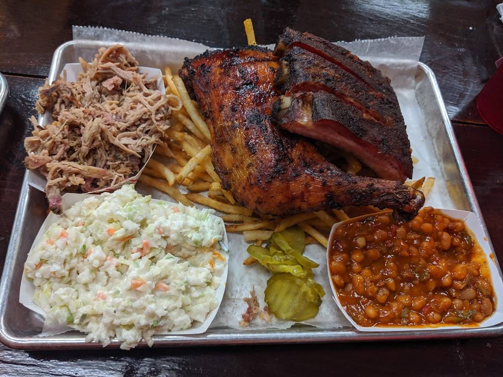 Bluegrass BBQ | restaurant | 609 Snidow St, Pembroke, VA 24136, USA | 5406262271 OR +1 540-626-2271