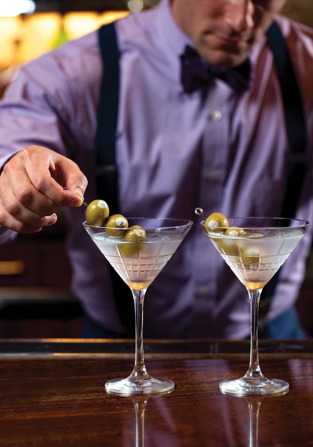 Henrys Palm Beach | restaurant | 229 Royal Poinciana Way, Palm Beach, FL 33480, USA | 5612061896 OR +1 561-206-1896