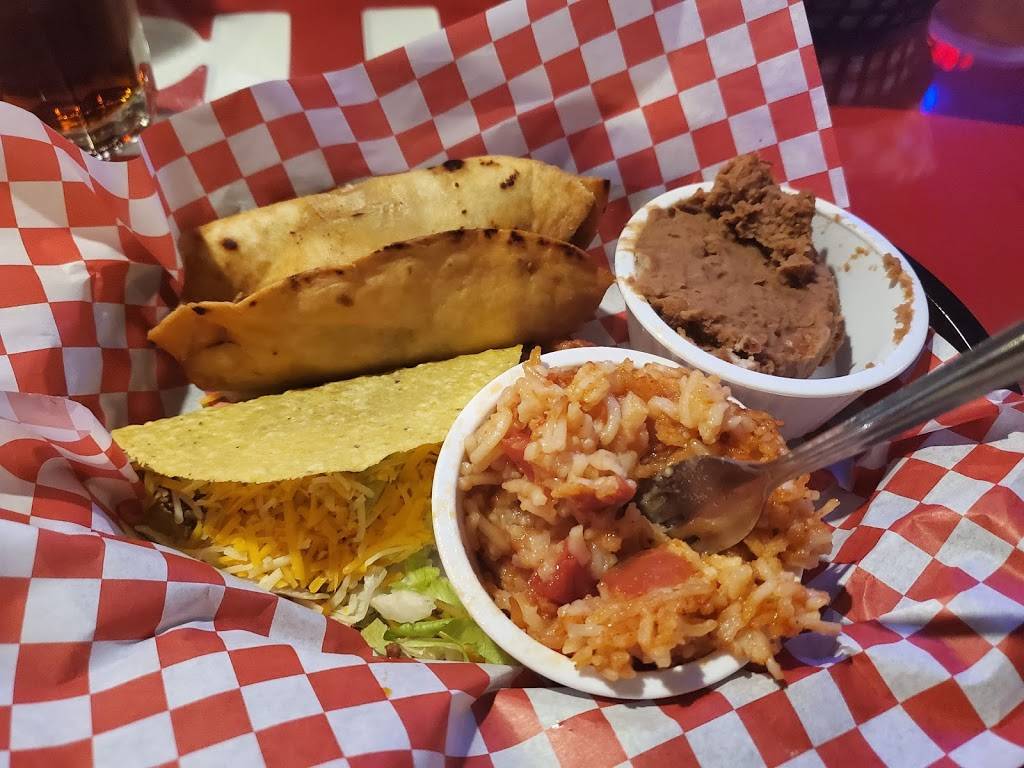 Tail Lights Tavern | restaurant | 323 Main St, Linwood, KS 66052, USA | 9133015100 OR +1 913-301-5100