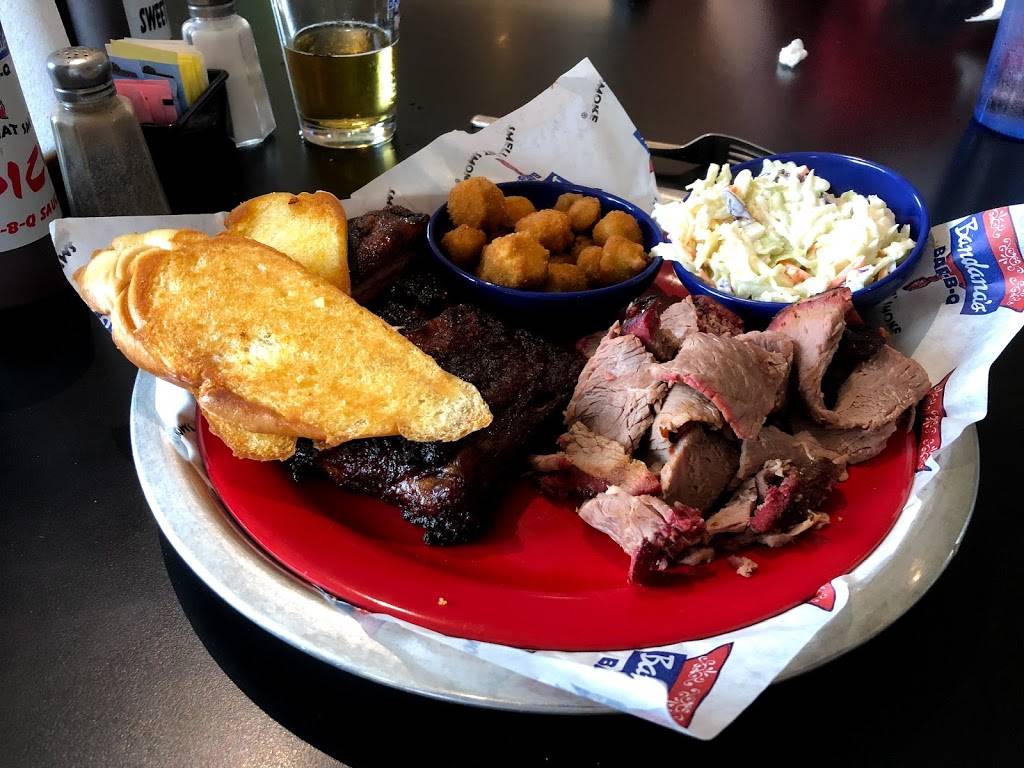 Bandanas Bar-B-Q | restaurant | 309 E Main St, Carbondale, IL 62901, USA | 6184901777 OR +1 618-490-1777