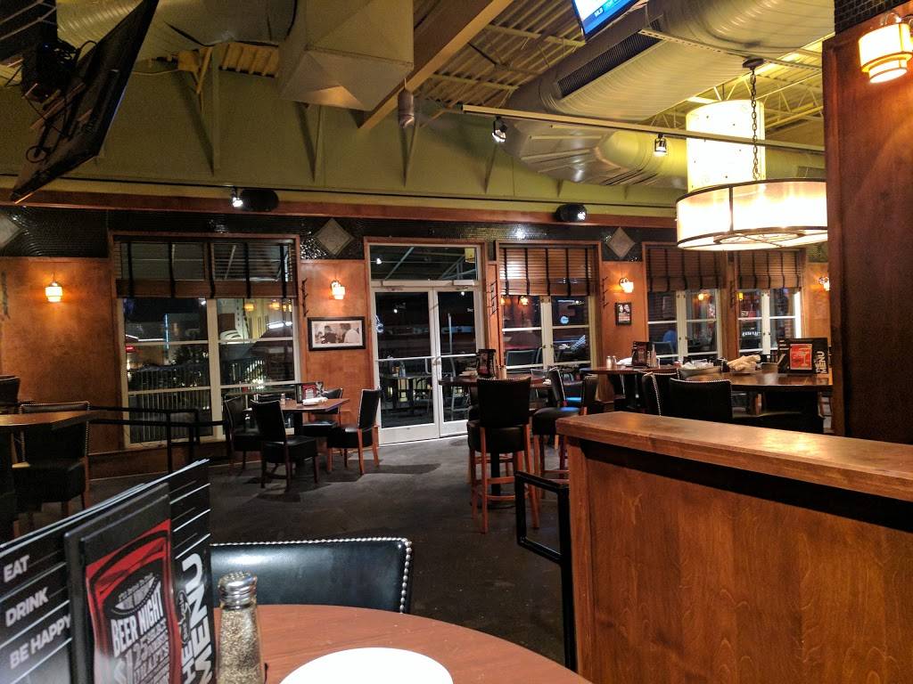 Bar Louie - Easton Town Center | night club | 3970 Easton Station, Columbus, OH 43219, USA | 6144754800 OR +1 614-475-4800