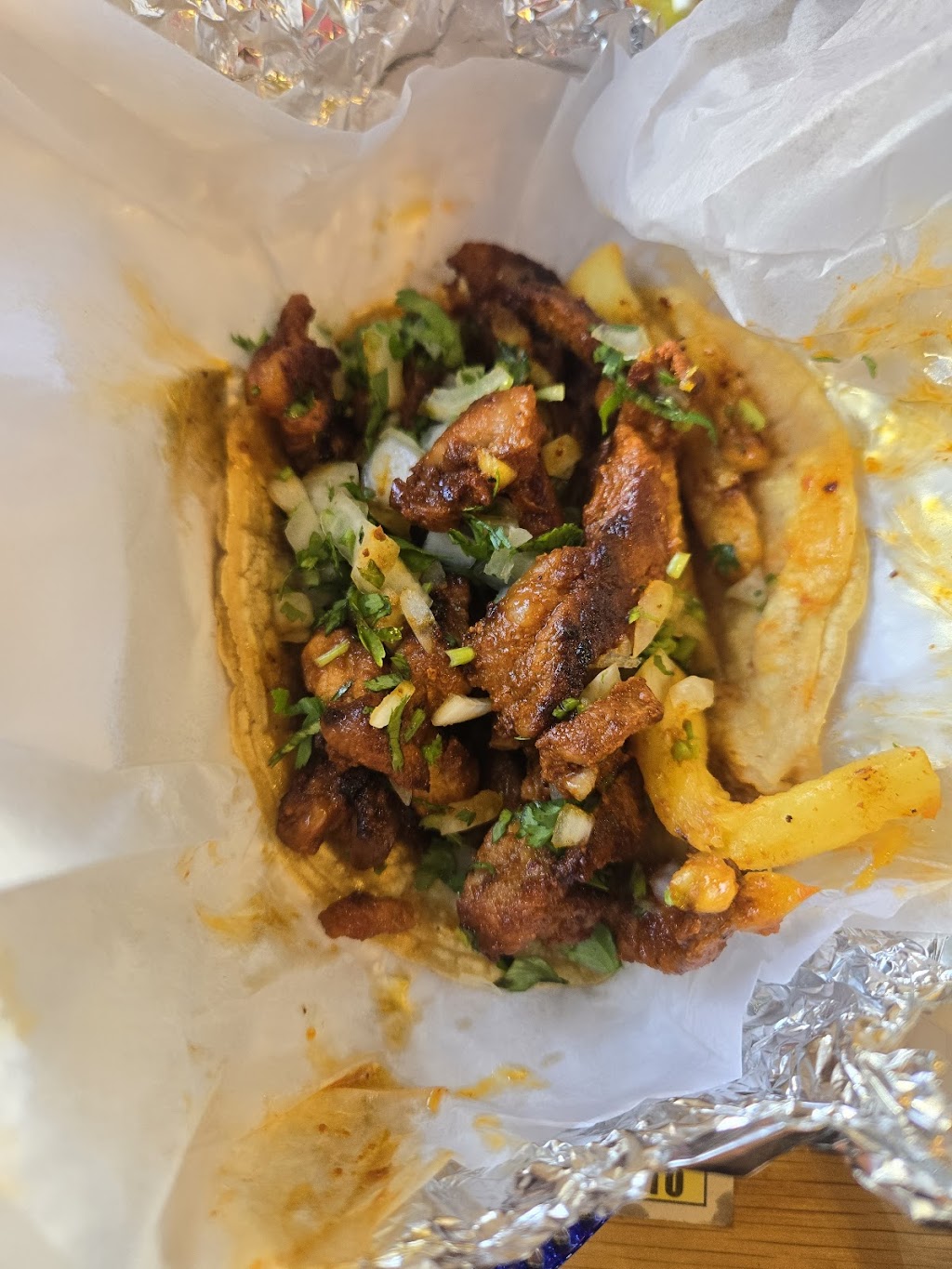 Taqueria L Patron | restaurant | 2032 N Damen Ave, Chicago, IL 60647, USA | 3128251122 OR +1 312-825-1122