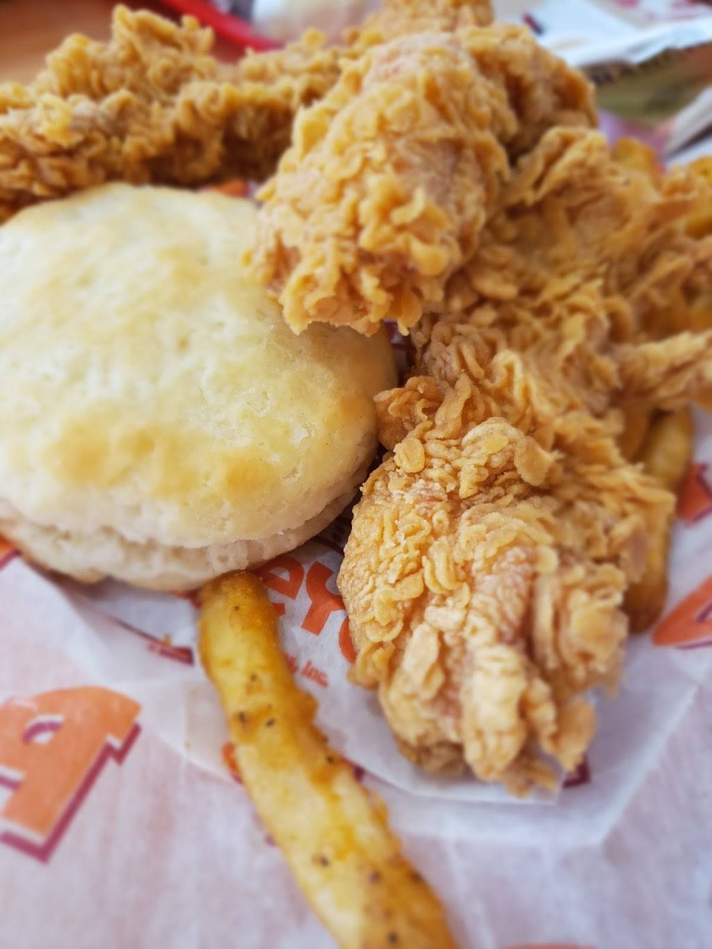 Popeyes | restaurant | 9960 Dufferin St #14, Maple, ON L6A 1S2, Canada | 9054179391 OR +1 905-417-9391
