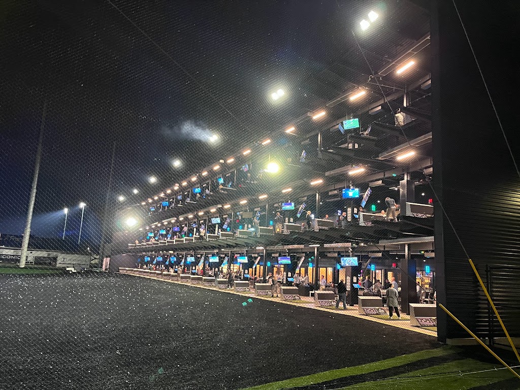 Luxe Golf Bays | restaurant | 7065 S Ballpark Dr, Franklin, WI 53132, USA | 4149086363 OR +1 414-908-6363