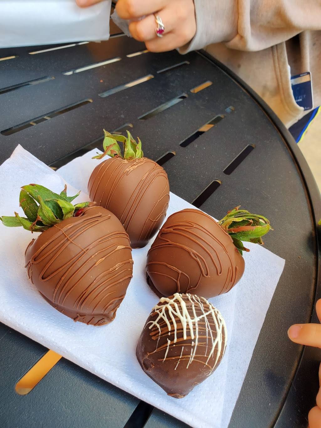 Chocolate WISHES | restaurant | 1260 Shaw Ave #115, Clovis, CA 93612, USA | 5593239474 OR +1 559-323-9474