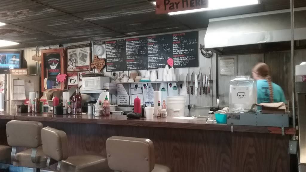 Fenoglioss BBQ & Station | restaurant | 510 US-82, Nocona, TX 76255, USA | 9408253843 OR +1 940-825-3843