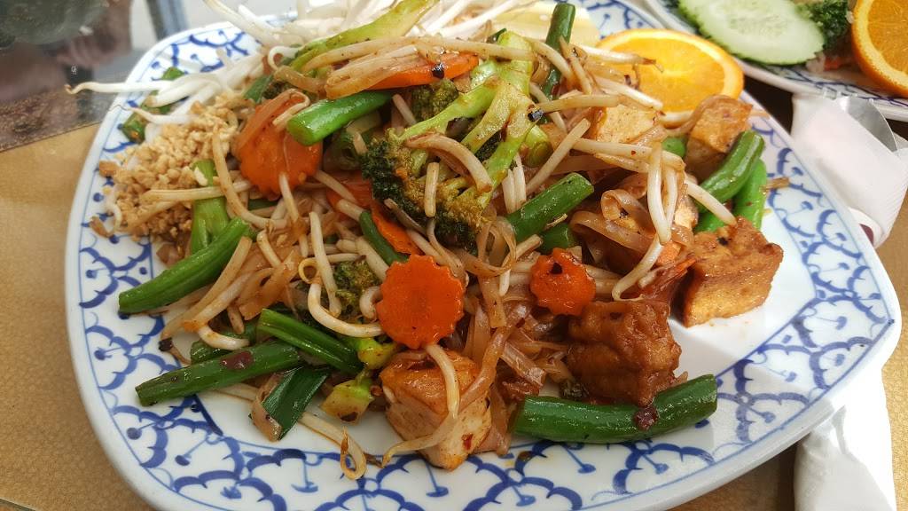 Tom Yum Thai Restaurant | restaurant | 13736 W Bell Rd, Surprise, AZ 85374, USA | 6235840449 OR +1 623-584-0449