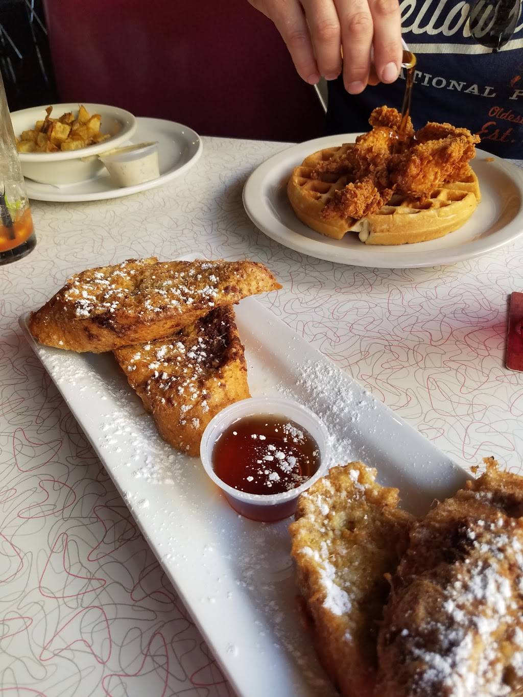 Rockabillies | restaurant | 12363 W 64th Ave, Arvada, CO 80004, USA | 3034211799 OR +1 303-421-1799