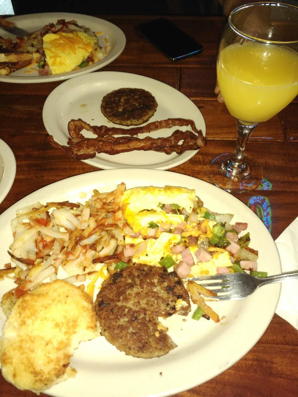 Buzz Inn Steakhouse | night club | 18960 US-2 #112, Monroe, WA 98272, USA | 3607943838 OR +1 360-794-3838