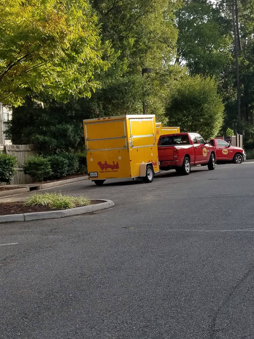 Bojangles Famous Chicken n Biscuits | restaurant | 3351 Commander Shepard Boulevard, Hampton, VA 23666, USA | 7573258256 OR +1 757-325-8256