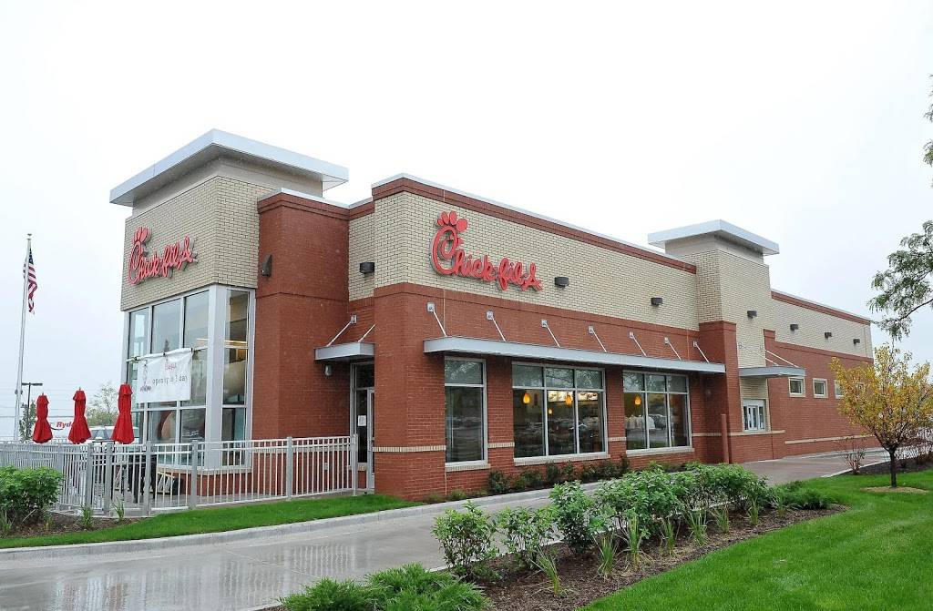 Chick-fil-A | restaurant | 2645 S 108th St, West Allis, WI 53227, USA | 4143274885 OR +1 414-327-4885