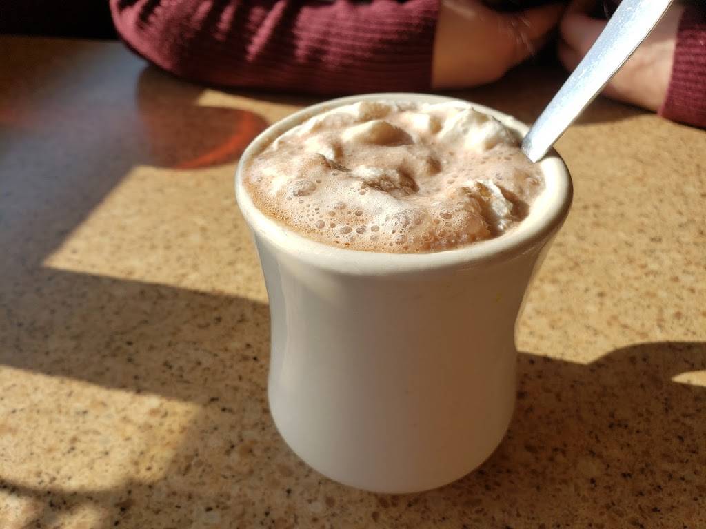 Four Korners Restaurant | restaurant | 2495 Lapeer Rd, Auburn Hills, MI 48326, USA | 2483737011 OR +1 248-373-7011