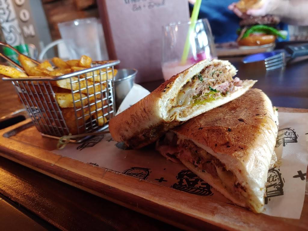 The Avenue Eat + Drink | restaurant | 330 1st Ave S, St. Petersburg, FL 33701, USA | 7278519531 OR +1 727-851-9531