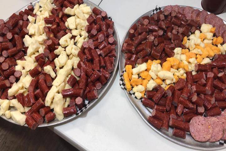 The Butcher Block | restaurant | 106 W Bremer Ave, Waverly, IA 50677, USA | 3195592166 OR +1 319-559-2166