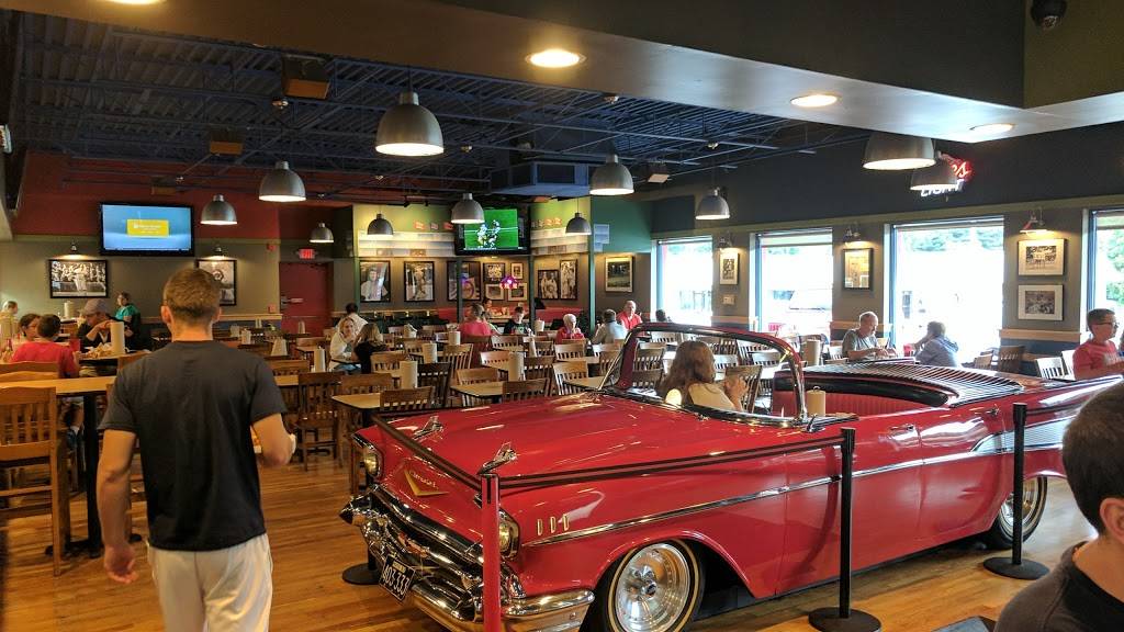 Fuddruckers | restaurant | 900 Broadway, Saugus, MA 01906, USA | 7812336399 OR +1 781-233-6399