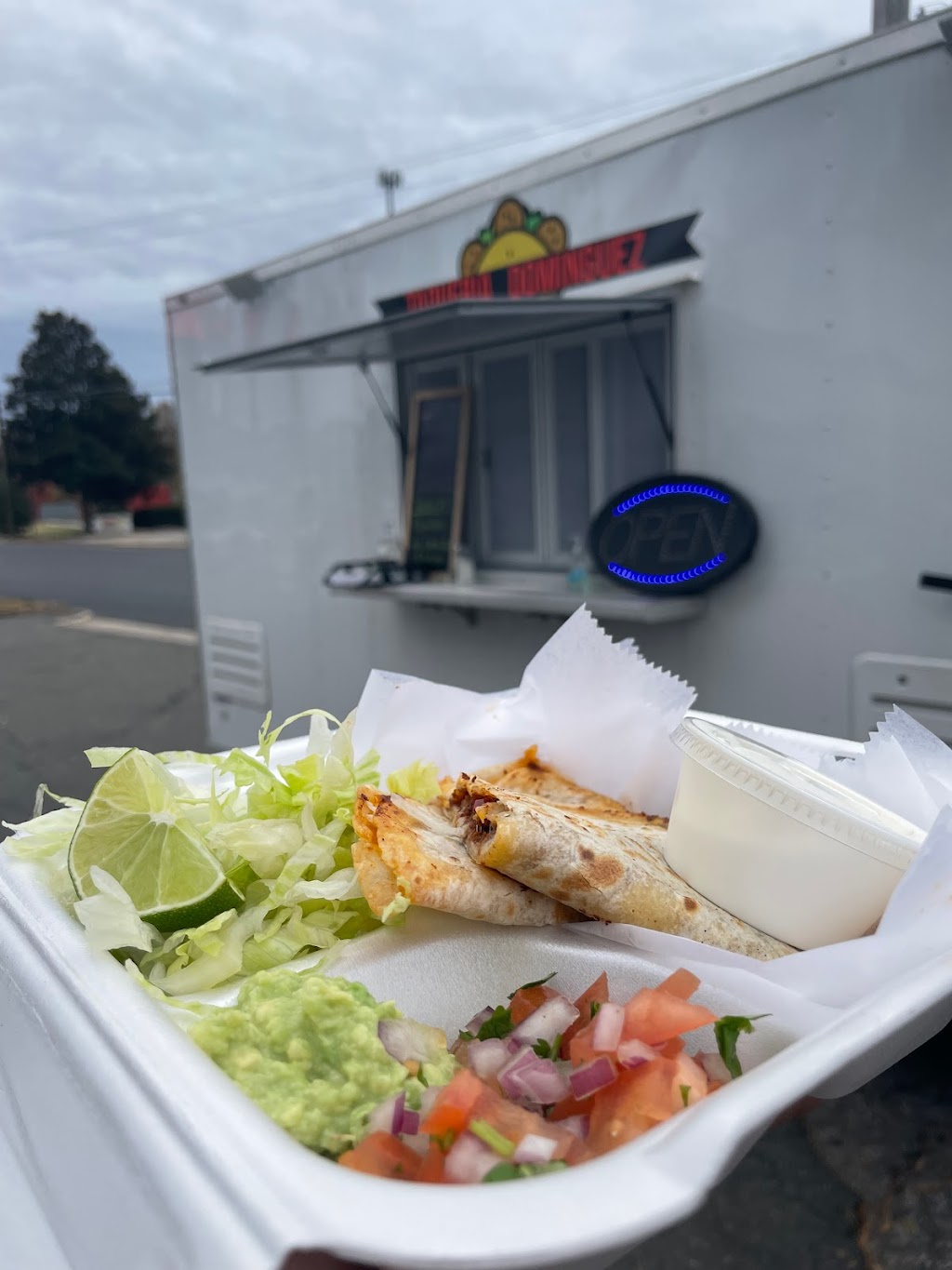 Taqueria Dominguez | restaurant | 325 E Roosevelt Ave, Wake Forest, NC 27587, USA | 9195217127 OR +1 919-521-7127