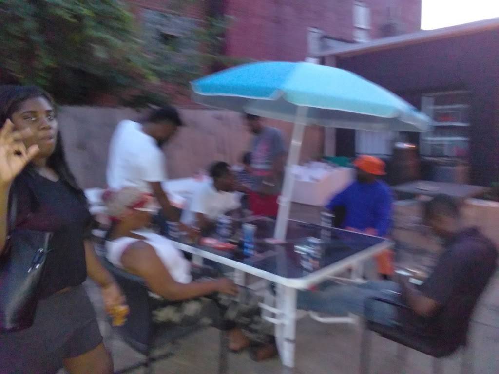 Black Door Bar And Grill | restaurant | 3224 N Newstead Ave, St. Louis, MO 63115, USA | 3148333144 OR +1 314-833-3144