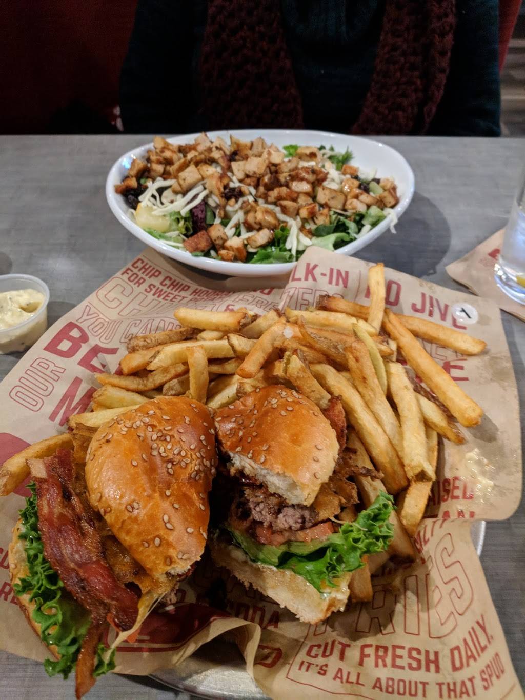 Bagger Daves - Chesterfield | restaurant | 50570 Gratiot Ave, New Baltimore, MI 48051, USA | 5867651531 OR +1 586-765-1531