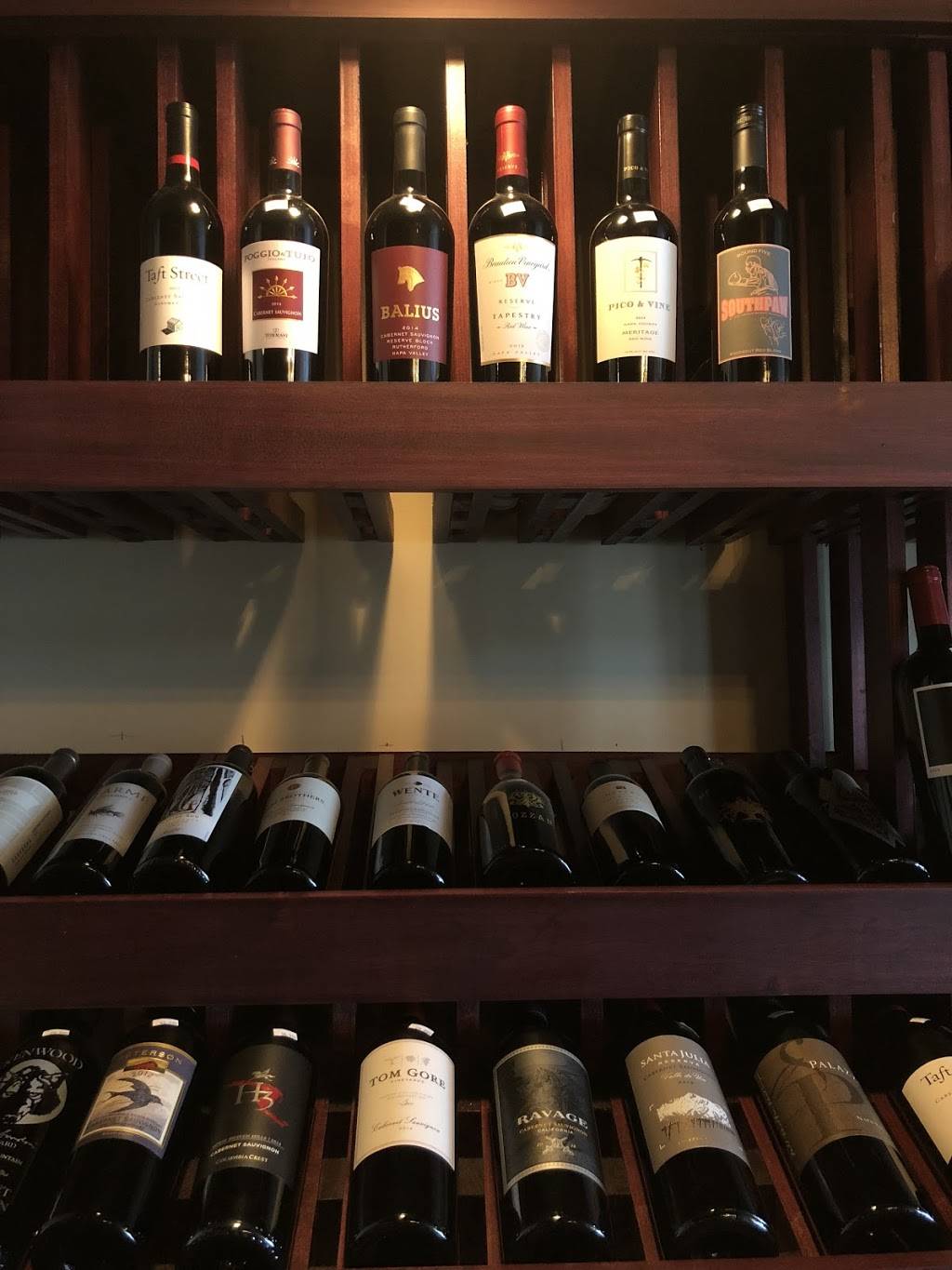 Kyra Restaurant & Wine Bar | restaurant | 5000 E Market St #14, Warren, OH 44484, USA | 3308561966 OR +1 330-856-1966