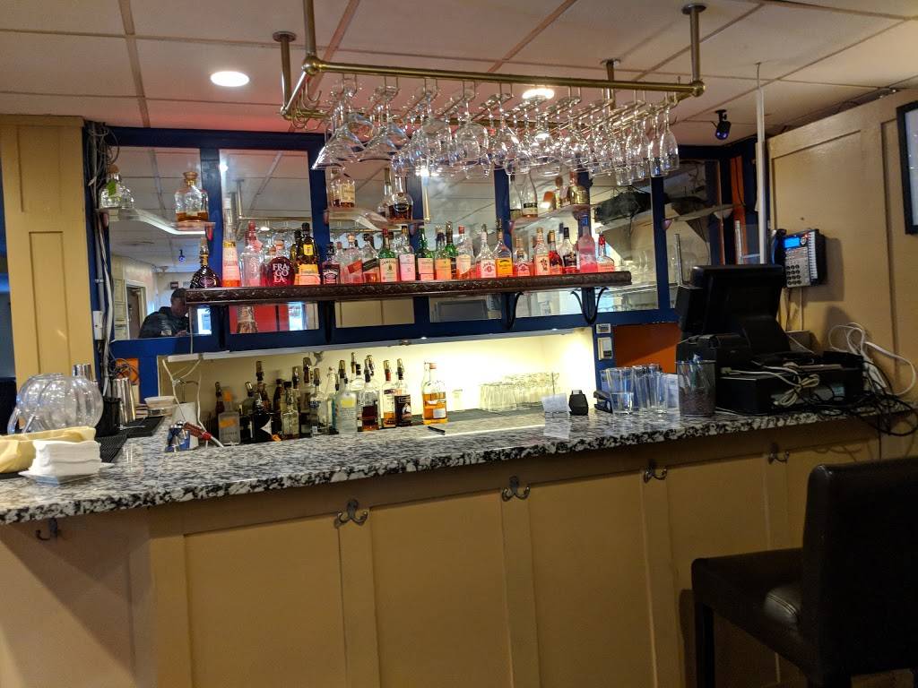 Singhs Cafe | restaurant | 312 Washington St, Wellesley Hills, MA 02481, USA | 7812351666 OR +1 781-235-1666