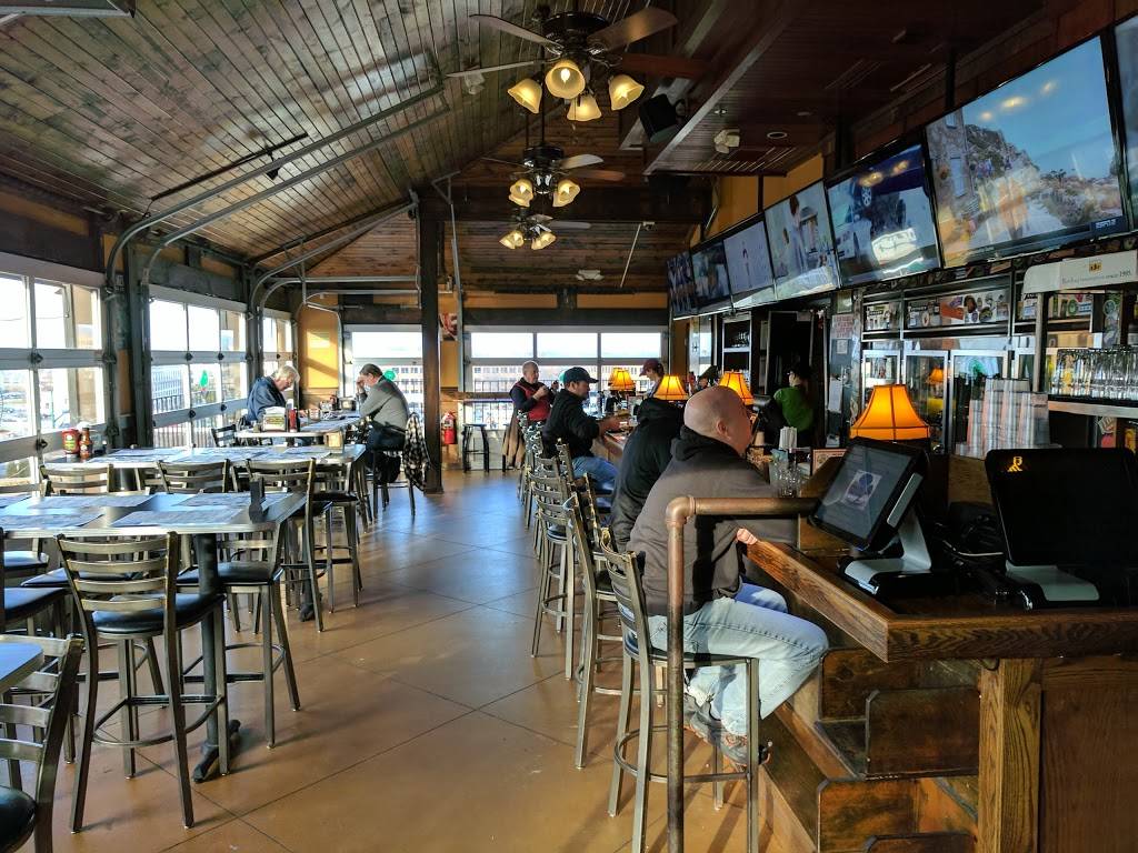 Winking Lizard Tavern | restaurant | 6111 Quarry Ln, Independence, OH 44131, USA | 2165242226 OR +1 216-524-2226